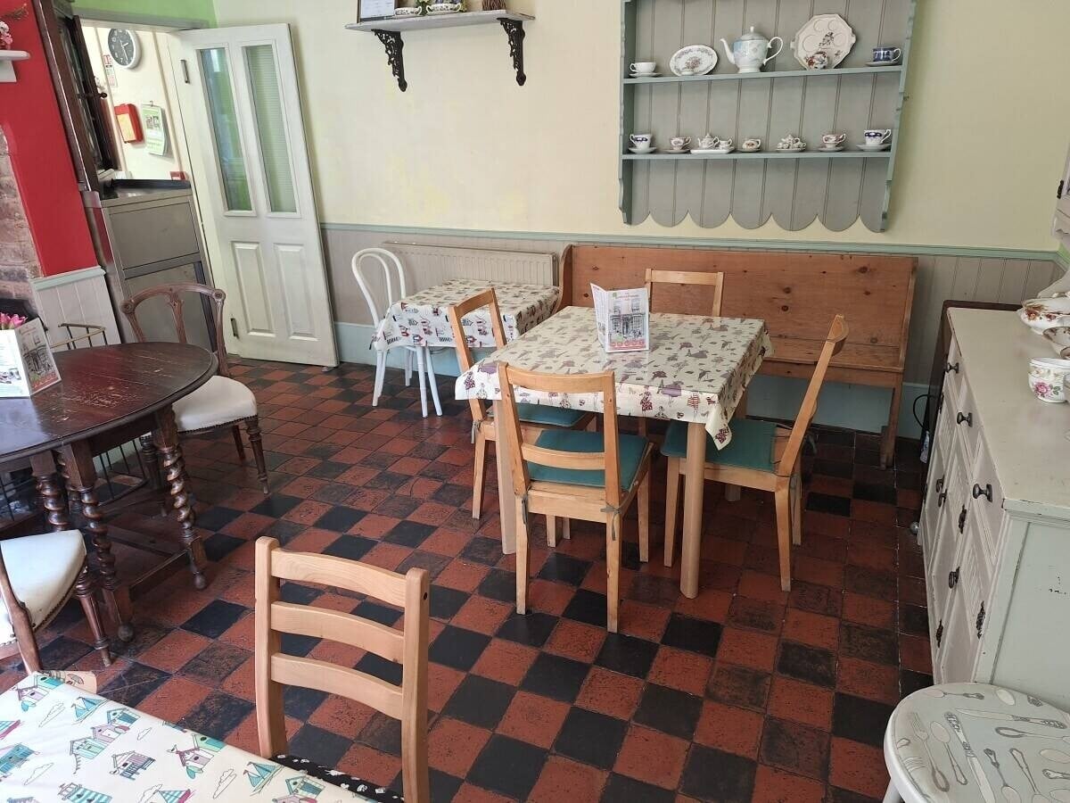 Quintessential cafe/tea room with huge potential