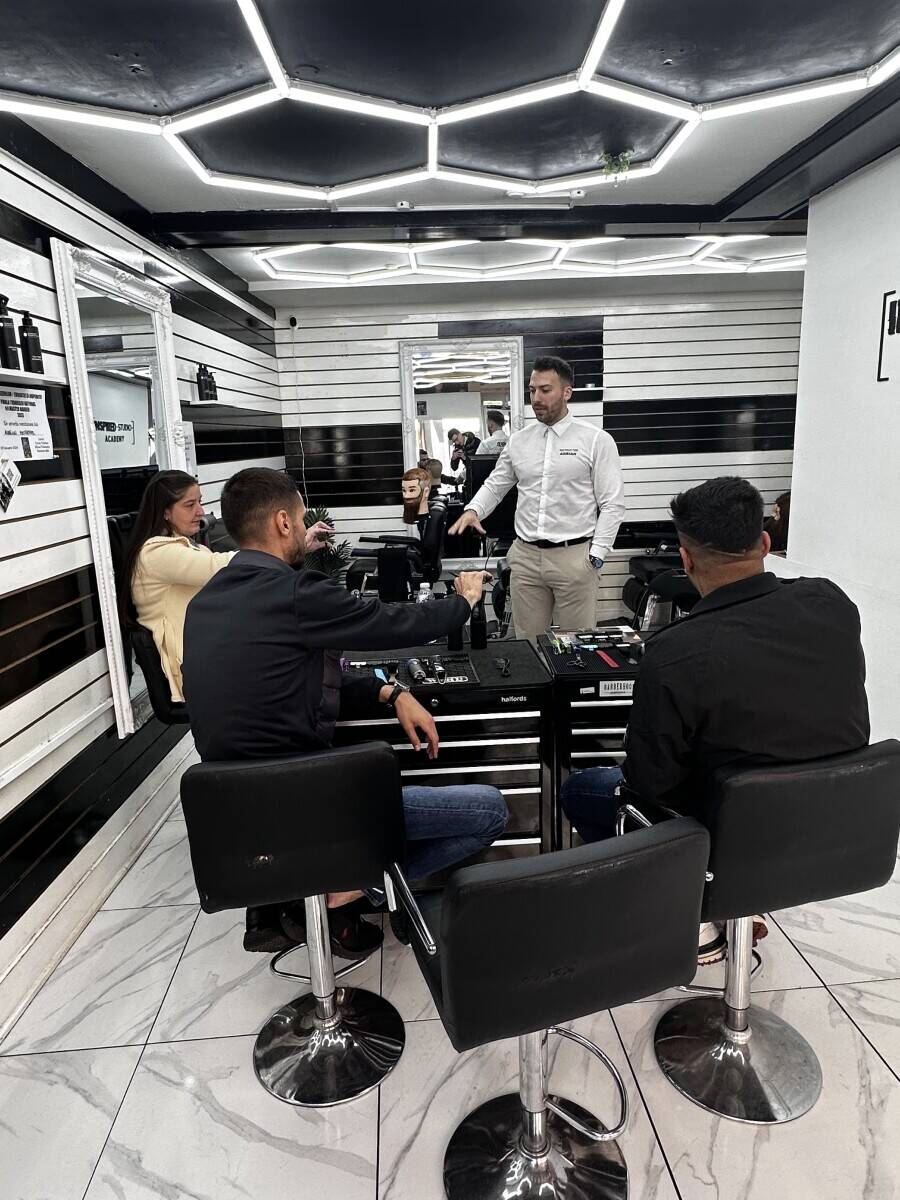 Beginner Barber Academy Photo 6