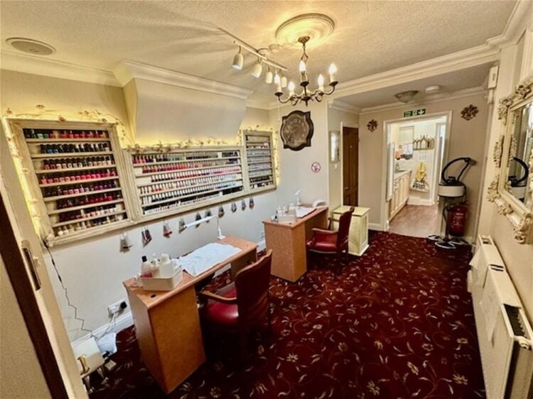 LEASEHOLD HEALTH & BEAUTY SALON