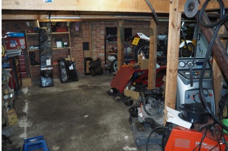 Established Garage - Halsham Photo 6