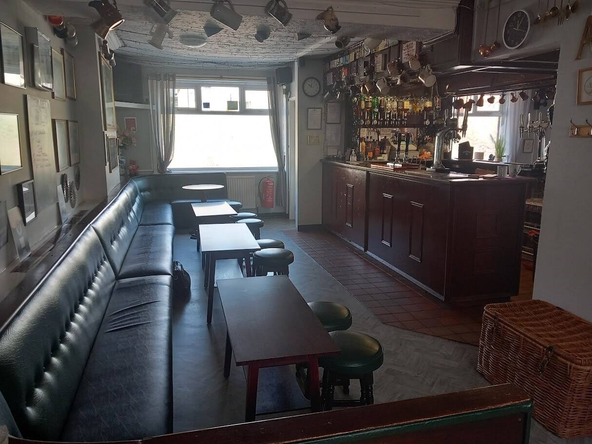 GWENT - POPULAR VILLAGE LOCALS' FREEHOUSE