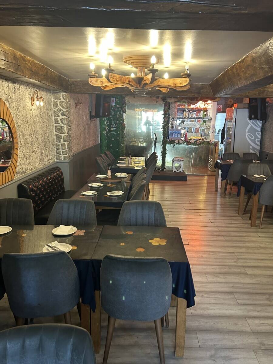 Established Turkish Restaurant with 2 bedroom flat upstairs included. Photo 6