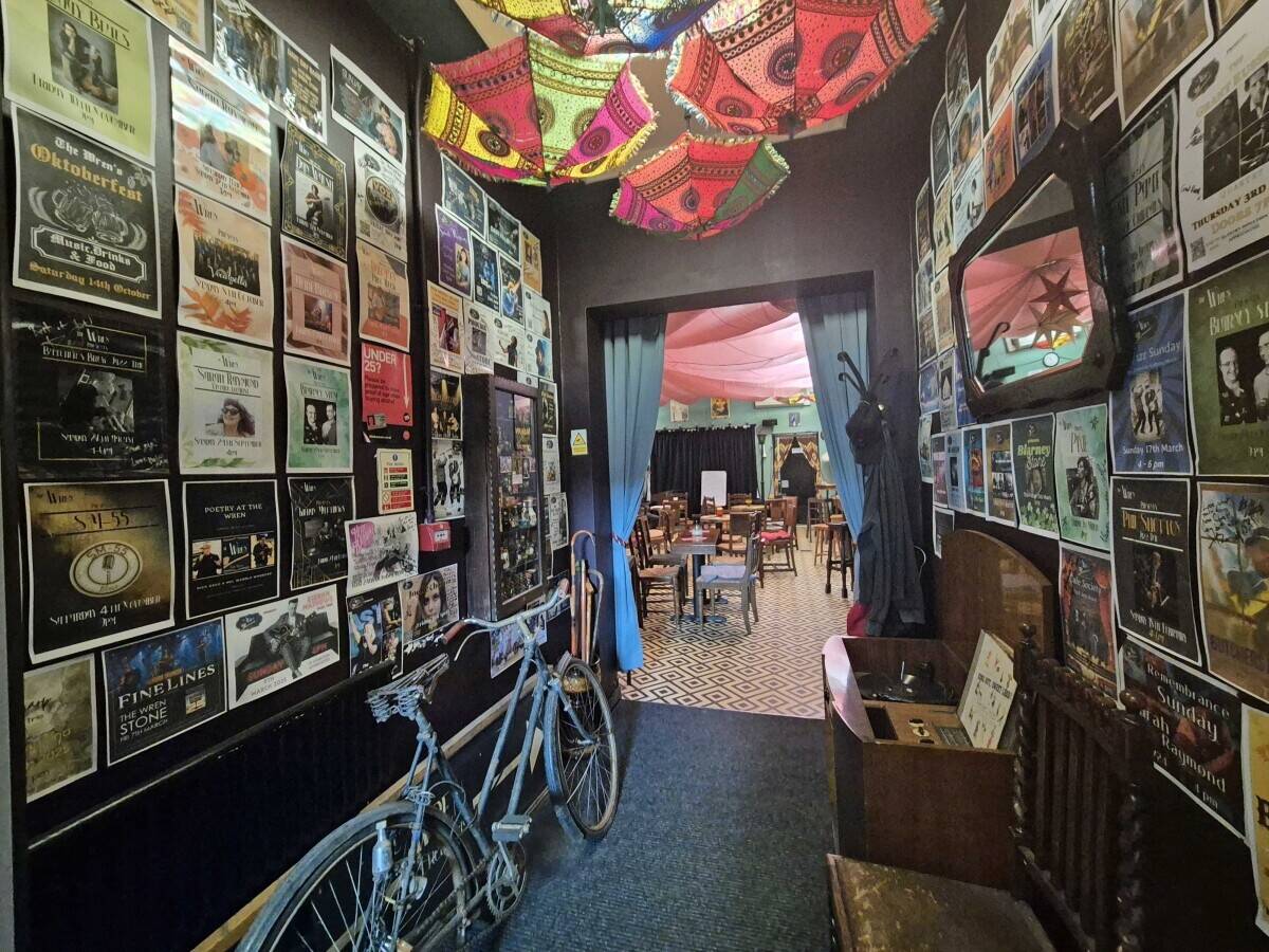 STAFFORDSHIRE - TOWN CENTRE BAR/LIVE MUSIC VENUE Photo 6