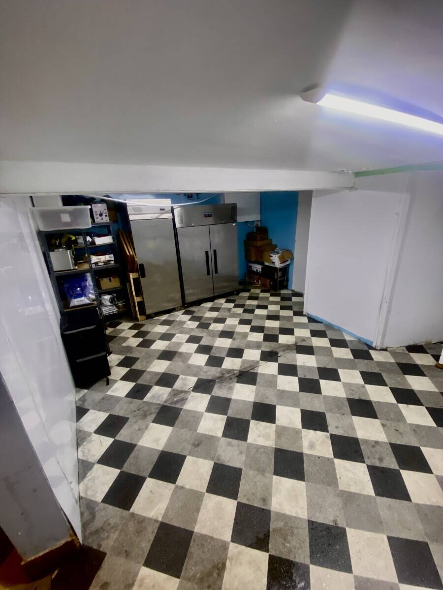 📈 Business for Sale: Greek Takeaway with App 📱 & Big Basement 🏠 &ndash; Profitable 💸 Photo 4