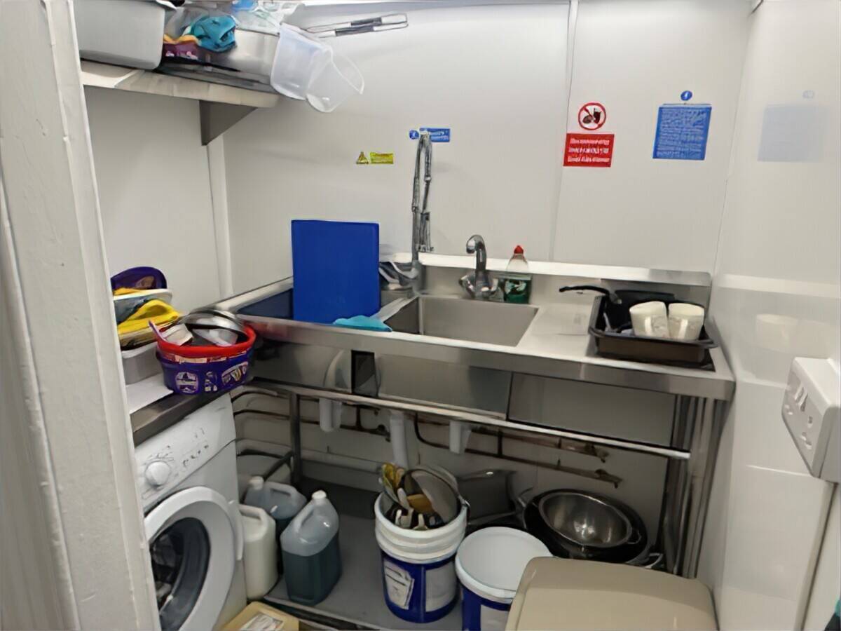 FISH CHIPS AND PIZZA TAKEAWAY IN TYNE AND WEAR Photo 6