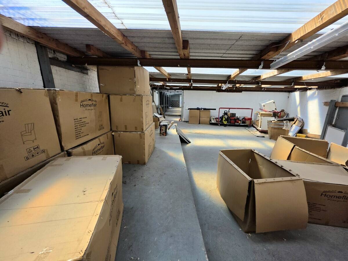 Retai Units To Let  A/t Homeflair Photo 6
