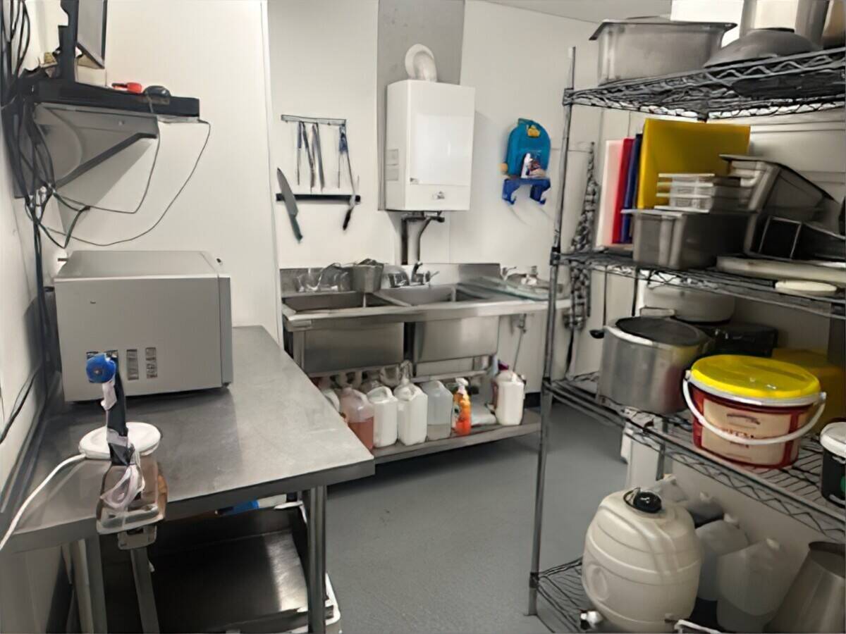 TRADITIONAL FISH AND CHIPS TAKEAWAY IN VERY SOUGHT AFTER LOCATION IN TEESSIDE Photo 6