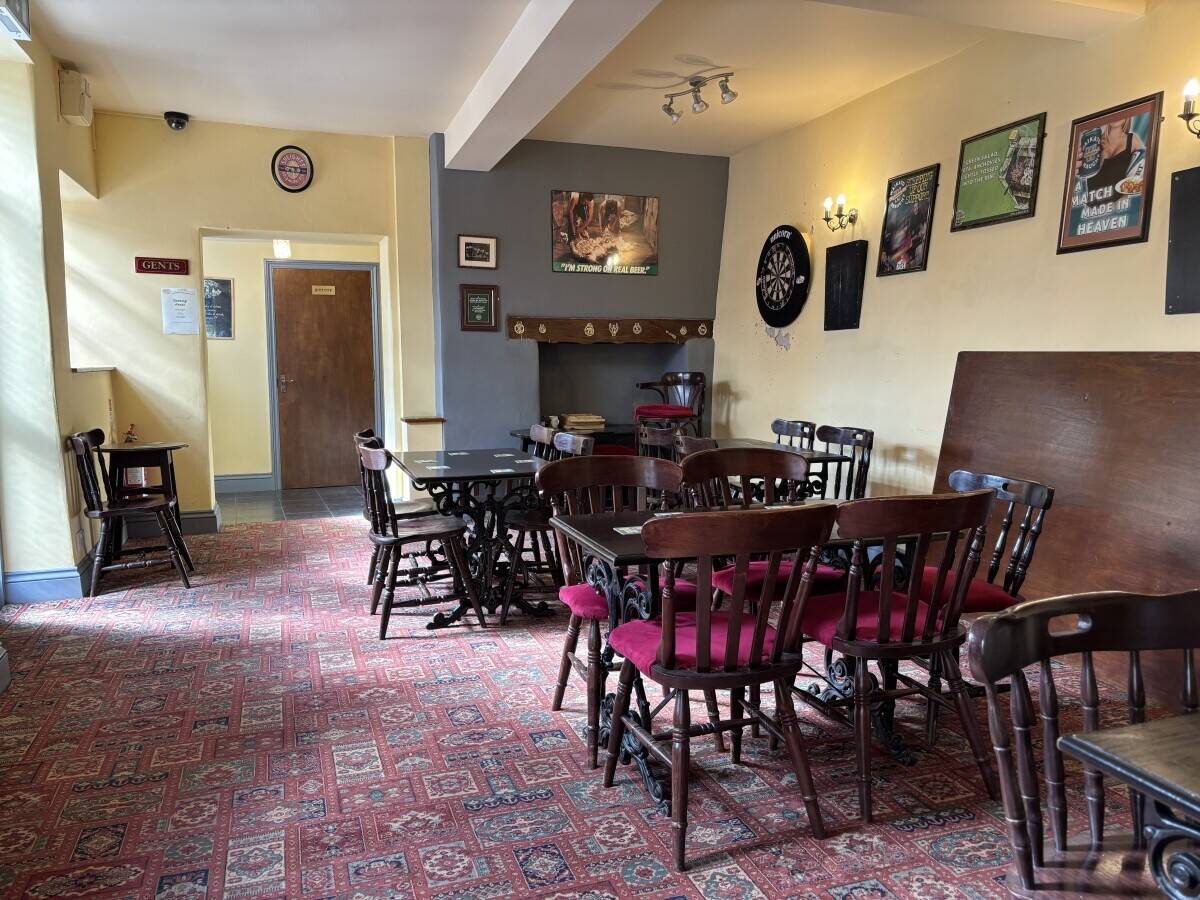 DEVON - TOWN CENTRE FREEHOUSE WITH LETTING ROOMS & DEVELOPMENT POTENTIAL Photo 6