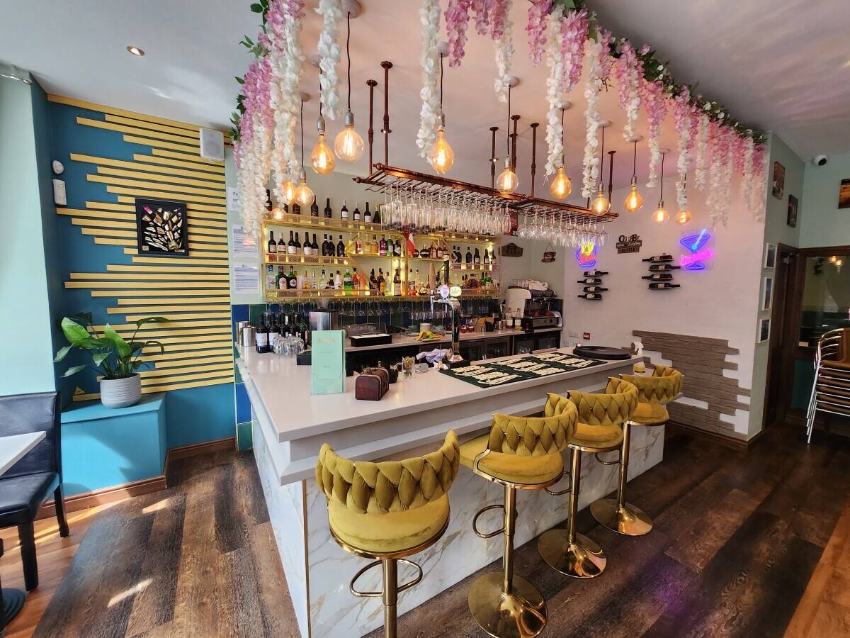 Exceptional Fully Licensed Restaurant & Bar Hospitality Venue For Sale