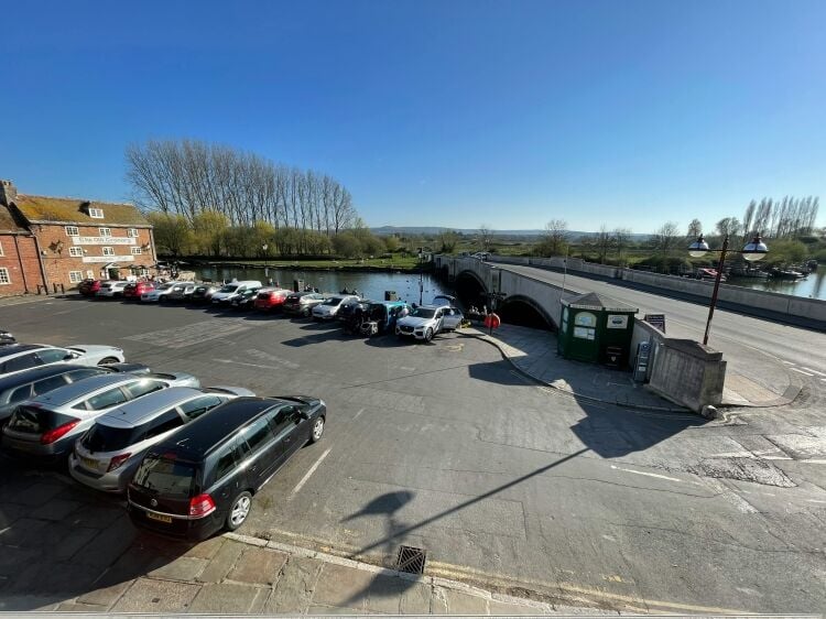 Superb 68 Cover Restaurant – ‘Honeypot’ Quayside Location Photo 6