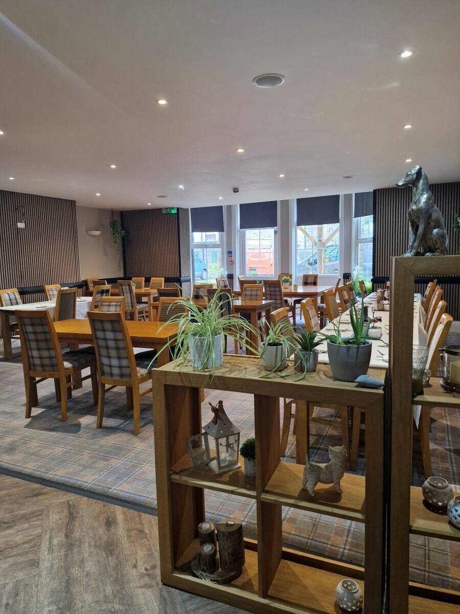 MID WALES - PROMINENT MARKET TOWN HOTEL WITH ESTABLISHED TRADE Photo 6
