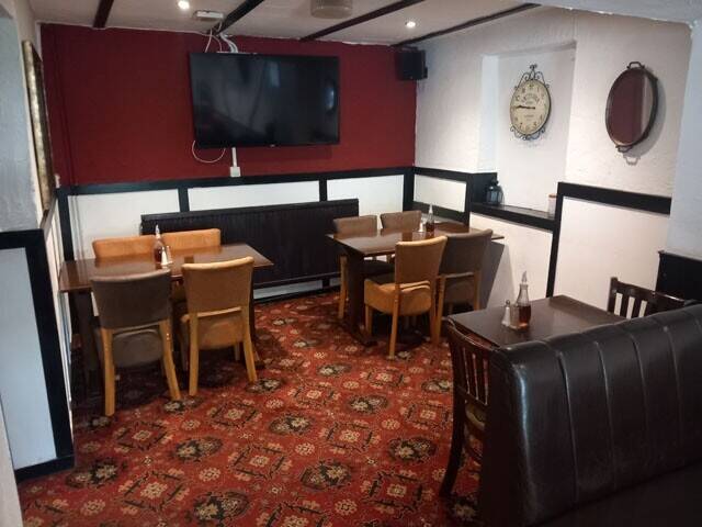 SOUTH WALES - WELL-ESTABLISHED AND HIGHLY PROFITABLE PUBLIC HOUSE WITH FOOD-LED BUSINESS Photo 6
