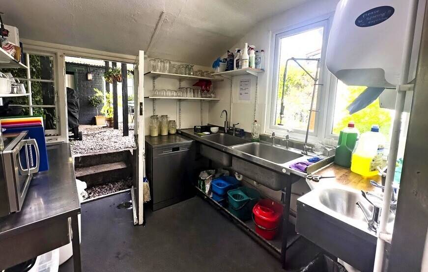 HISTORIC PORLOCK HIGH STREET - FREEHOLD CAFE/PIZZA/TAKEAWAY WITH 3/4 BED HOME Photo 6