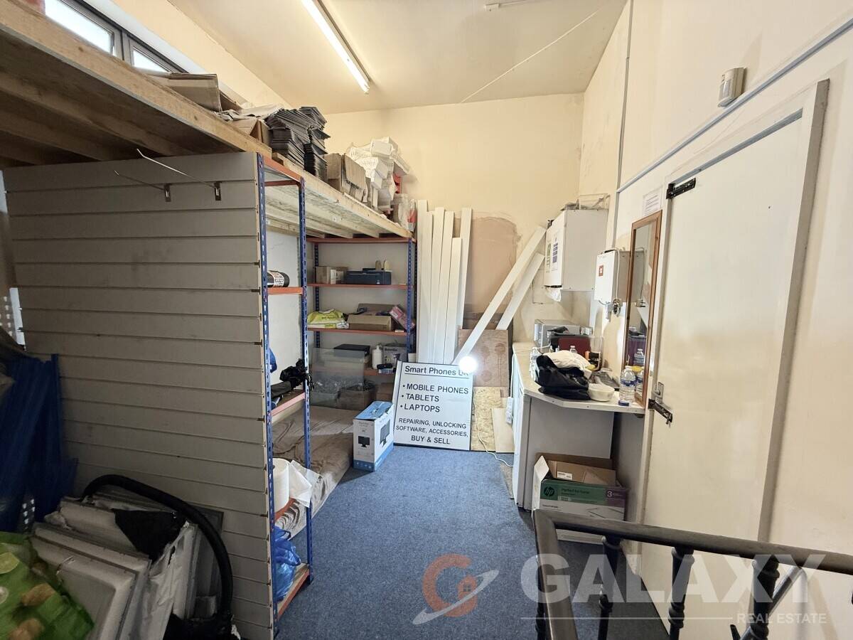 Vape, Mobile Phone & Repair Shop in High Street for Sale in Berkshire Photo 6