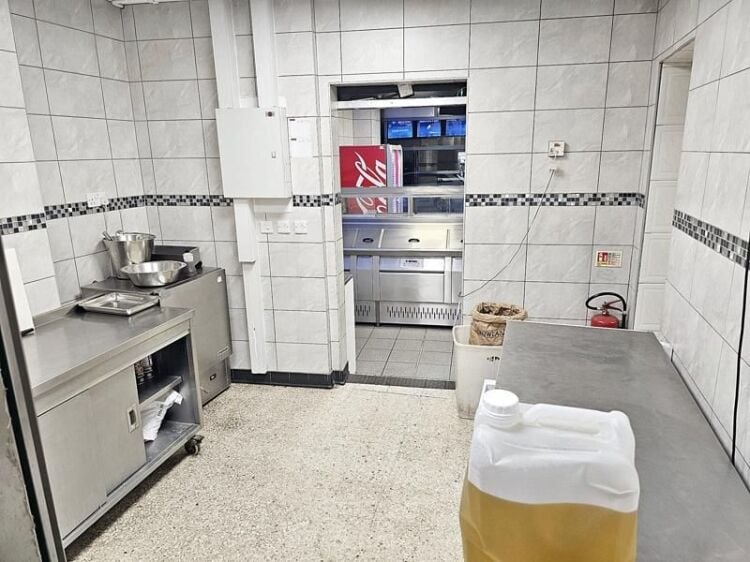 Established Traditional Fish & Chip Shop – West Bromwich Photo 6