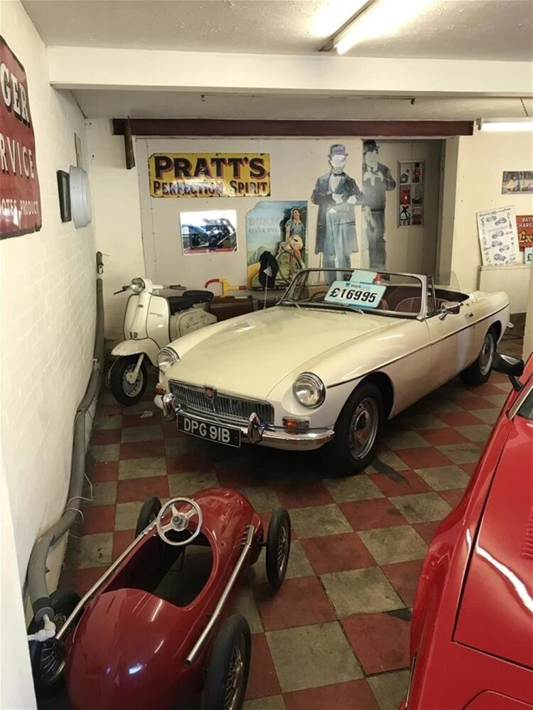 CLASSIC CAR SALES & RESTORATION CENTRE IN PETERBOROUGH Photo 6