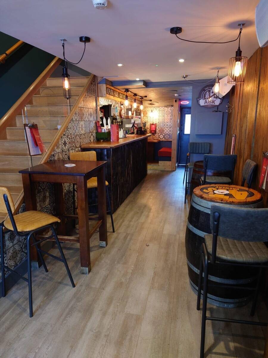Established Bar for sale location in Lymm Cheshire. Photo 6