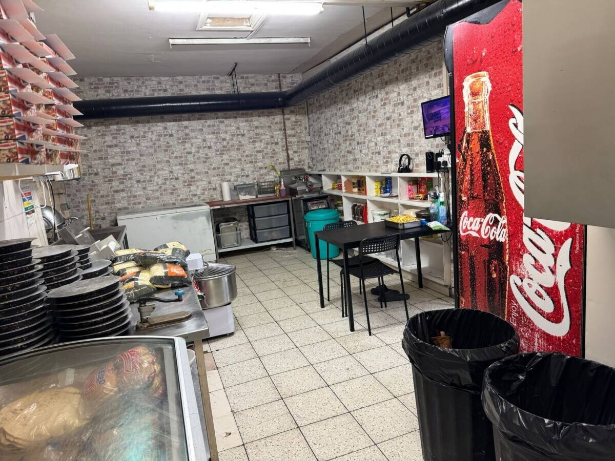Chicago Pizza Shop for Sale in a Prime Location!