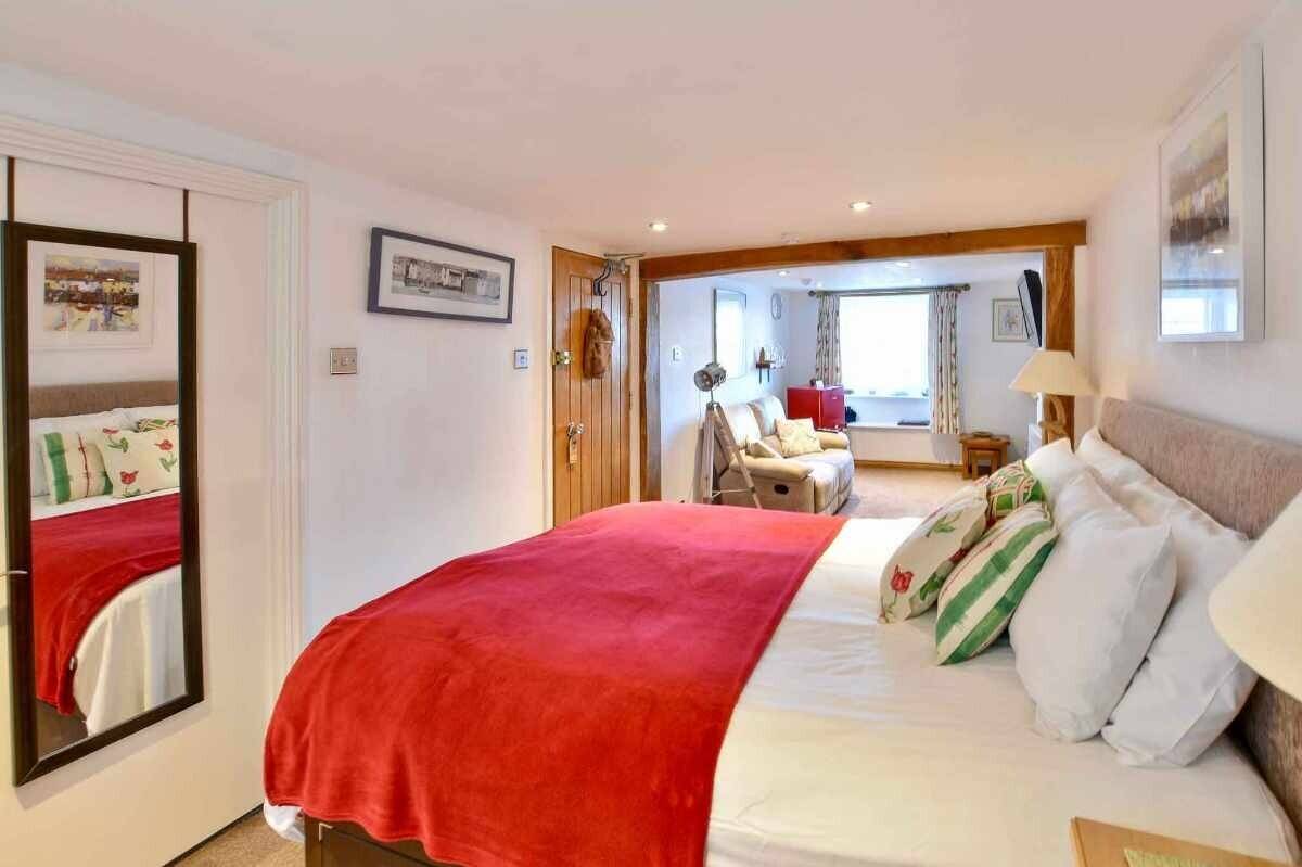 A Beautifully Presented 5 Bedroom 'Wow Factor' Guest House with Exceptional Forward Bookings