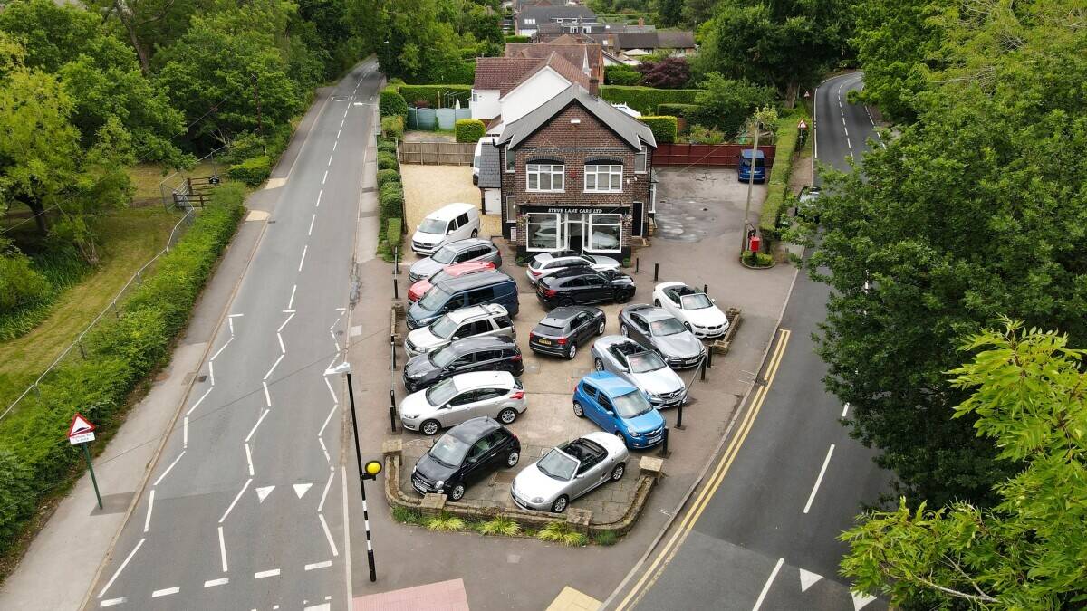 Car Sales Freehold Site including Workshop and 2 Apartments Photo 7