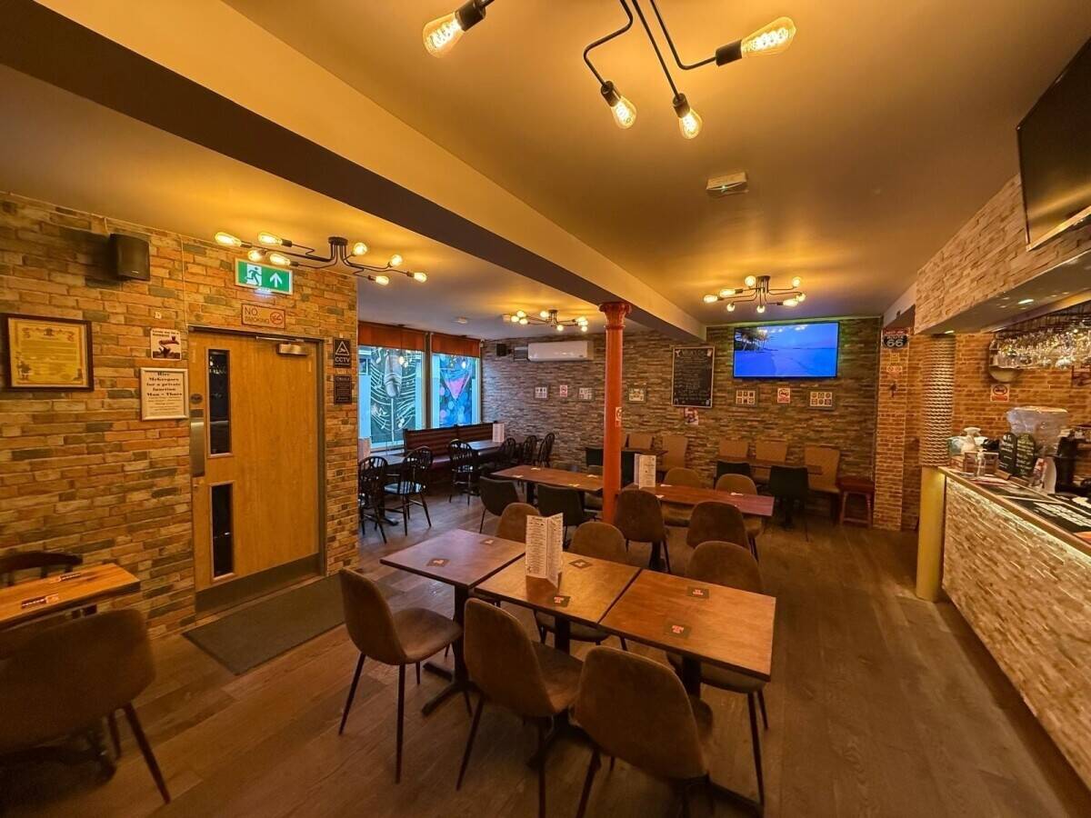 Immaculately presented town centre pub with huge potential (ref 1760) Photo 6