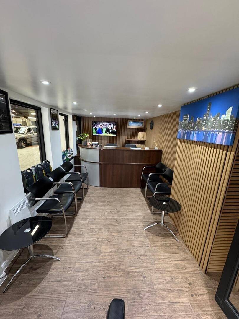 Established MOT centre, Fully equipped workshop, Tyres and Hunter Wheel Alignment Photo 5