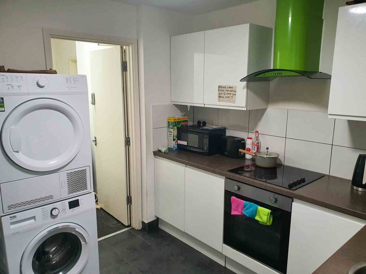 Exceptional Turnkey HMO Investment Opportunity in Torquay Photo 6