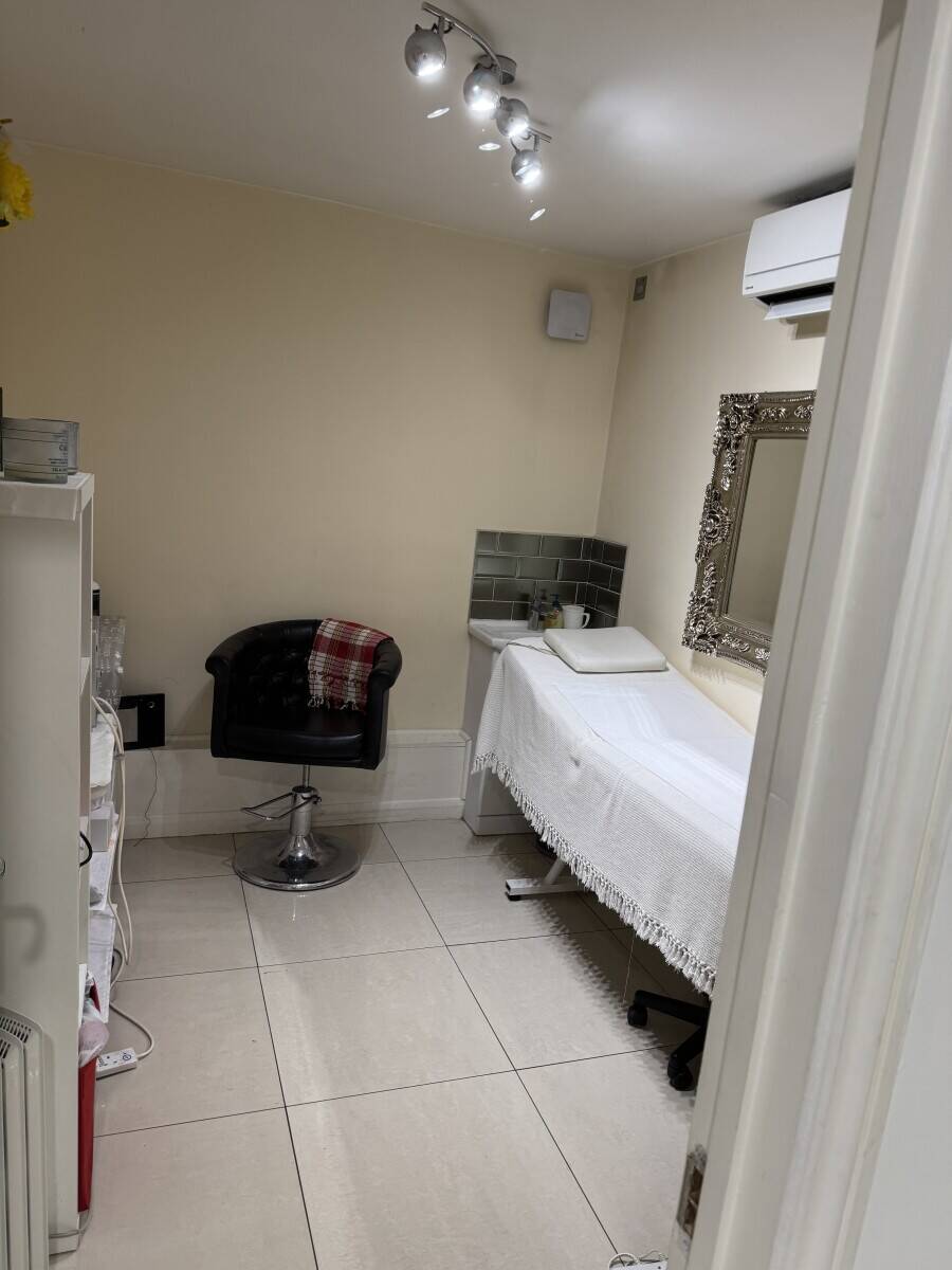 Beauty & Hairdressing salon in Chingford Mount Photo 6