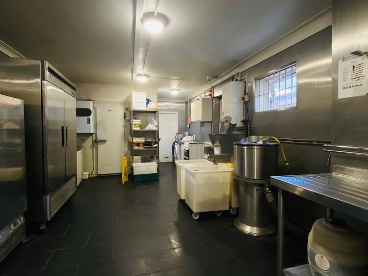 Freehold Fish & Chip Takeaway Located in Desborough, Kettering