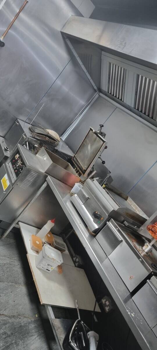 Chicken& Burger Takeaway for sale Low rent & Open lease