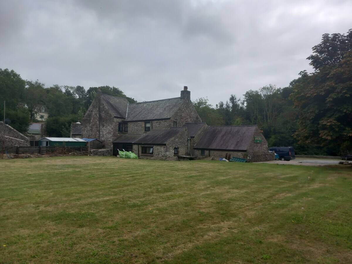 PEMBROKESHIRE – OUTSTANDING STONE BUILT GRADE II LISTED PROPERTY IN QUIET RURAL LOCATION NEXT TO MAJ