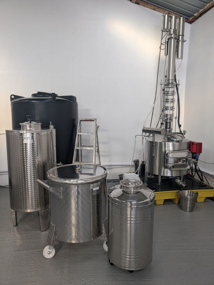 Igneous Gin Distillery: Award-Winning Spirits, Unique Volcanic Heritage Photo 6