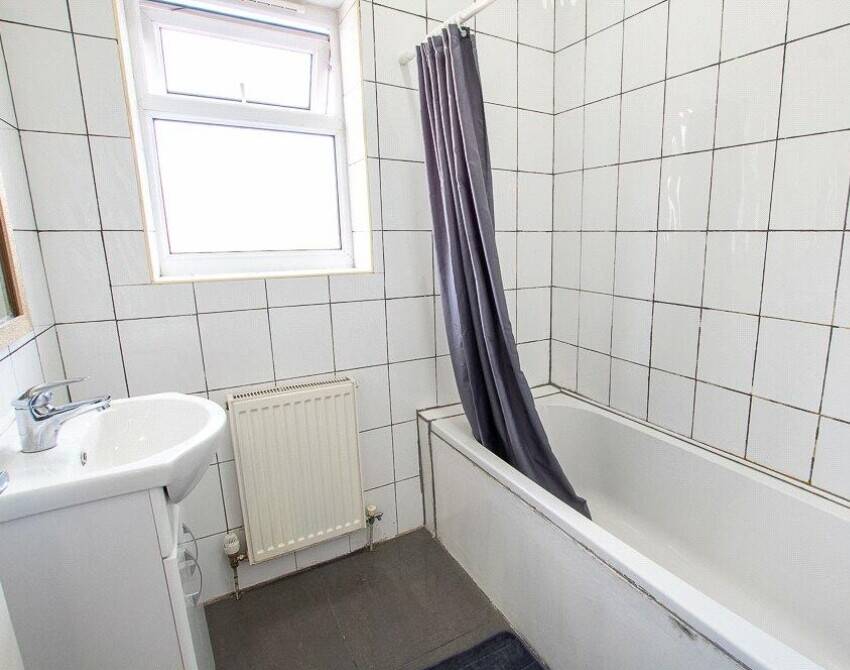 LINCOLNSHIRE - 6 BEDROOM GUESTHOUSE CLOSE TO TRAIN STATION