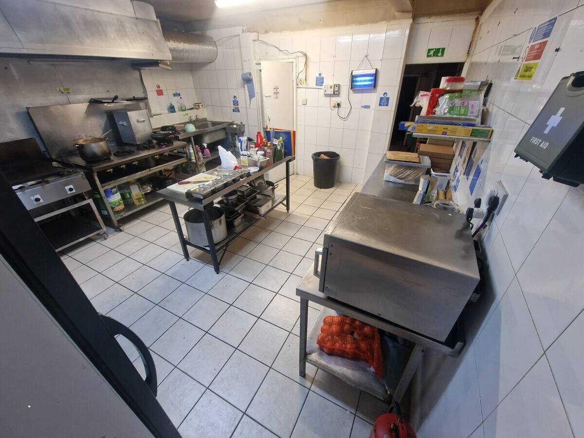 Indian and south indian takeaway shop in Woodlands DONCASTER Photo 6