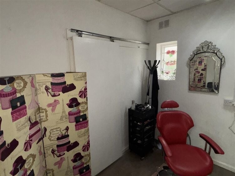 Beauty, Therapy & Tanning For Sale in Dewsbury Photo 6
