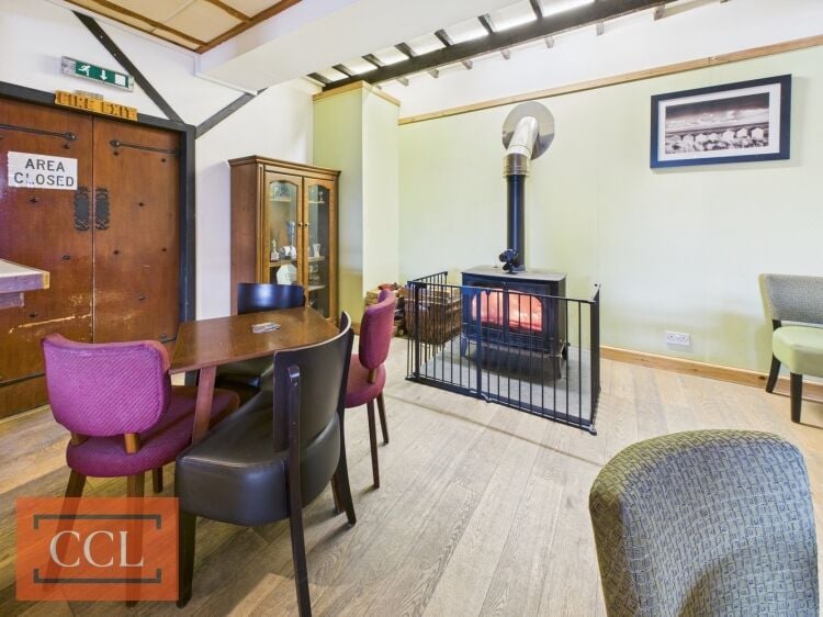 Thriving bar and serviced accommodation business Photo 3