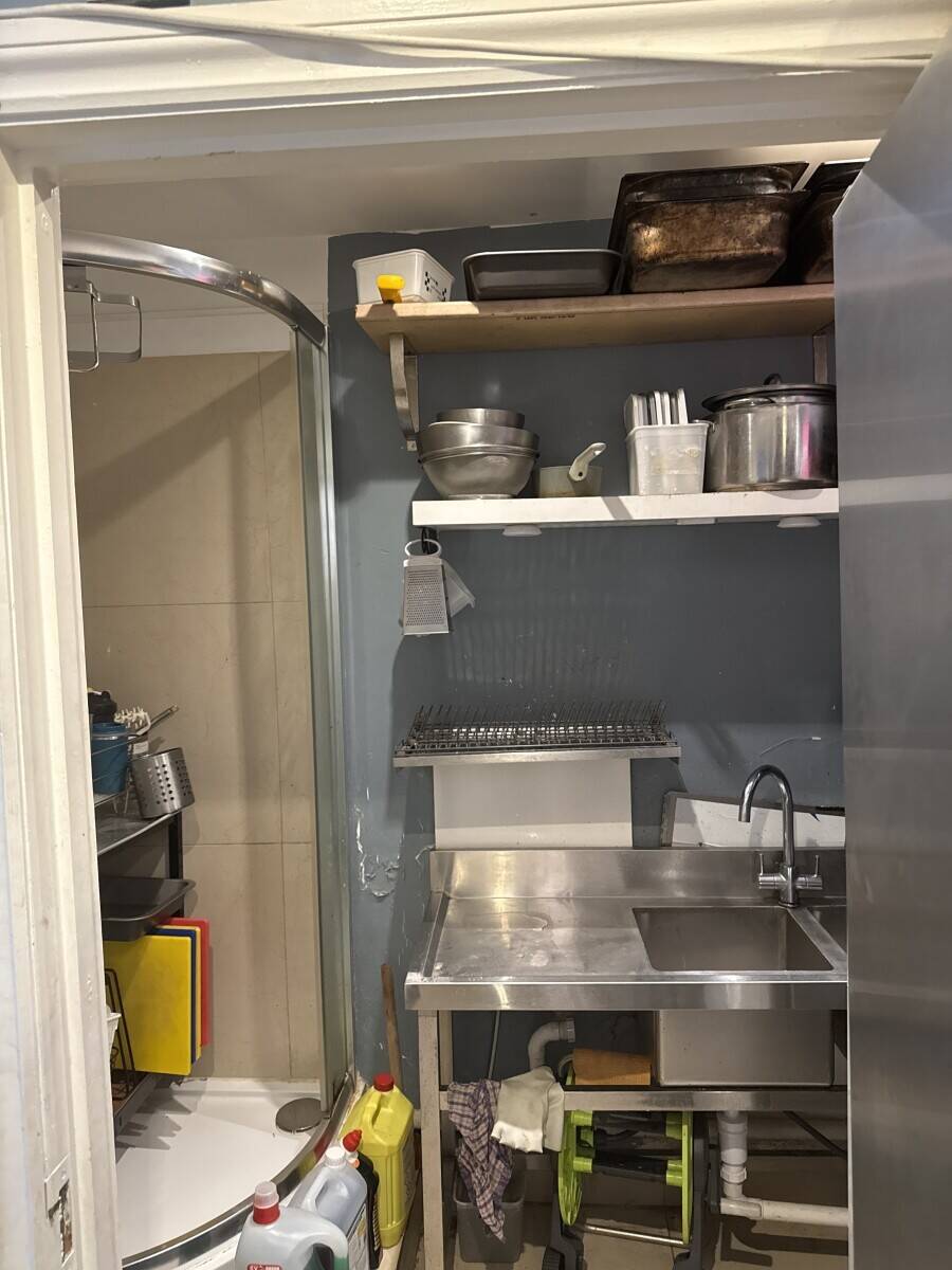 Cosy and fully-equipped Italian restaurant for sale in a prime London location