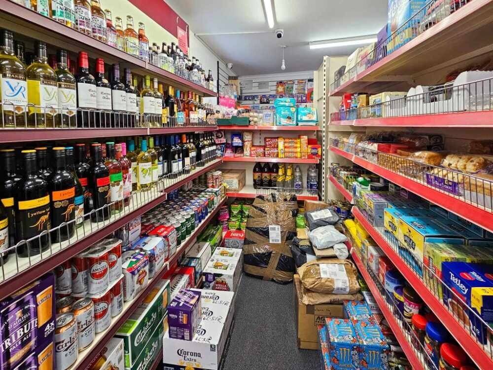 A high-income producing village convenience store Photo 6