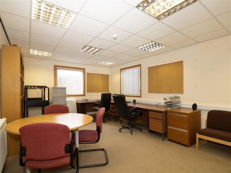 Miller House (Corporate Office) and Yards Photo 6