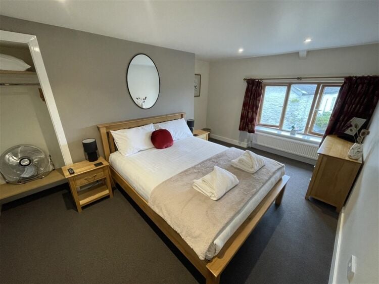 Immaculate Freehouse in South Hams – Recently Renovated For Sale in Kingsbridge