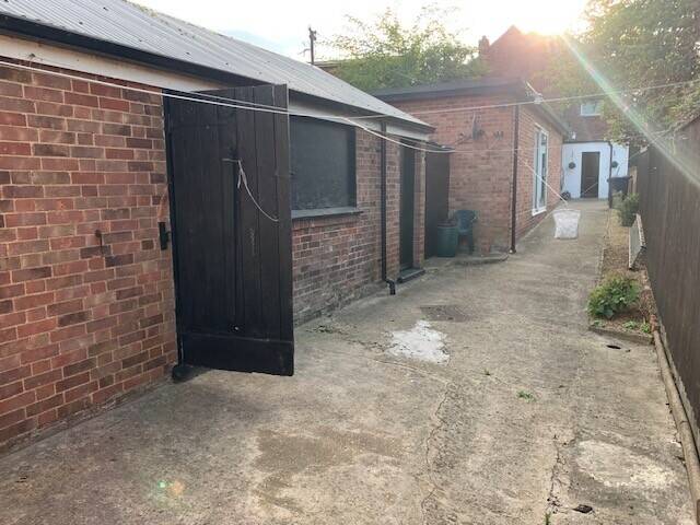 REDUCED FOR QUICK SALE!!! Fish & Chip shop with NO competition and huge accommodation Photo 6