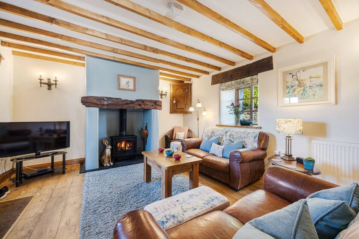 5 Bed House with 3 x 2 Bed Holiday Lets on a 3 acre plot Photo 6