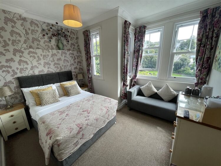Beautifully presented guest house in a prime position close to Torquay Harbour For Sale in Torquay
