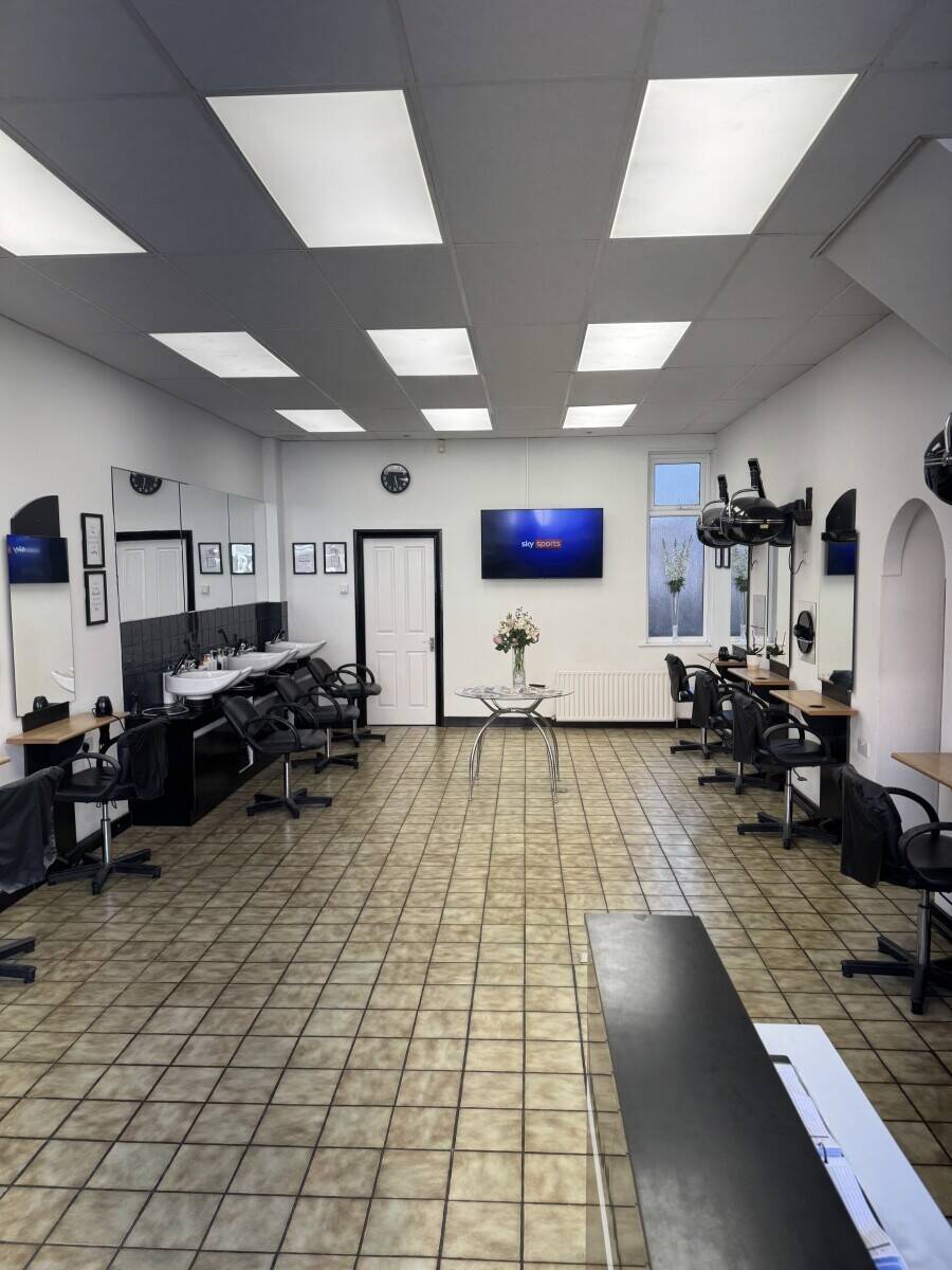 Hairdressing salon in Winchmore Hill w Potential for Alternative Use
