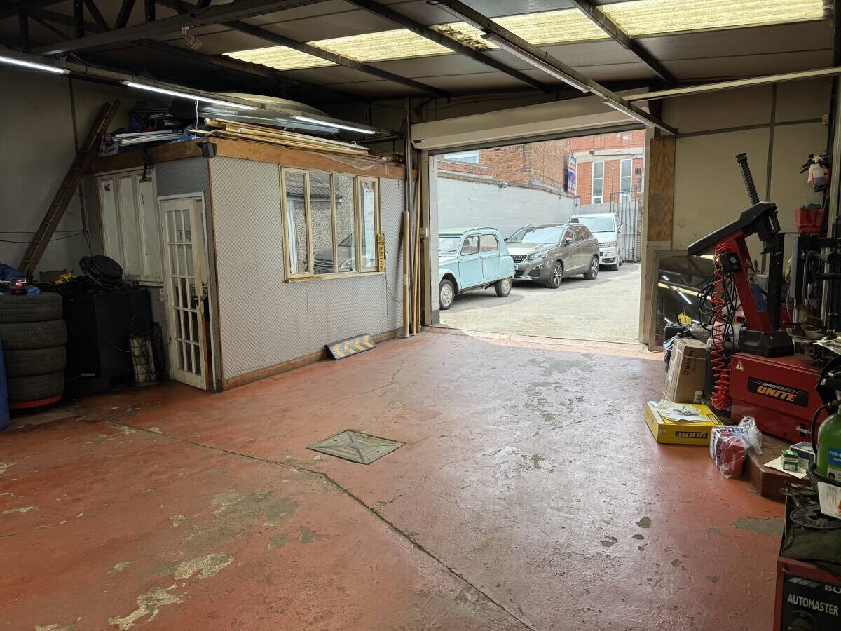 MOT  station car's and m/cycles. Servicing/repair garage. Town centre location.