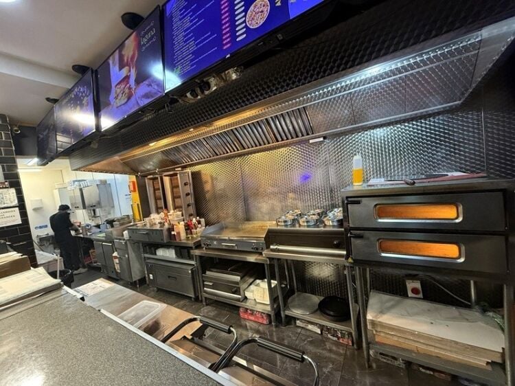 Highly Rated Pizza & Kebab House with Loyal Customer Base Photo 6