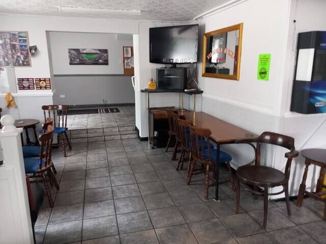 SWANSEA CITY - TRADITIONAL WET-LED PUB IN DENSELY POPULATED CITY CENTRE SUBURB