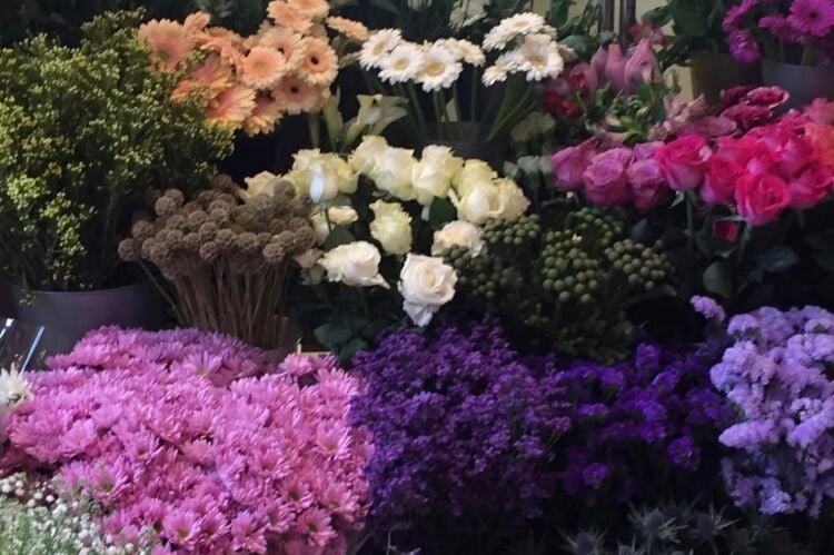 Established Florist - Renfrew Photo 6