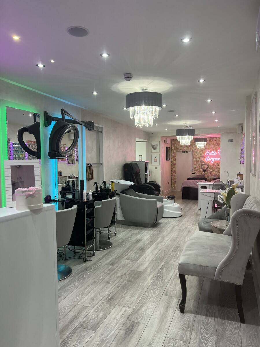 Salon Lease for Sale (NW10) &ndash; 12 Years Remaining &ndash; Fixtures, Fittings & Equipment Included
