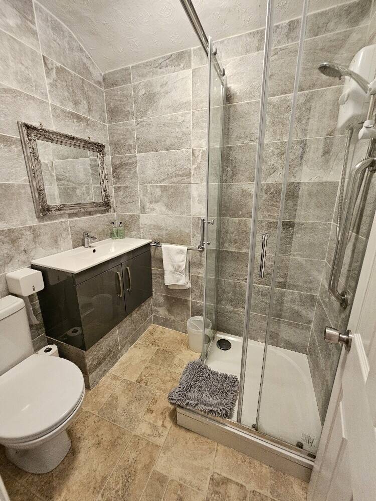 Established & Profitable Exeter Guest House With 6 Letting Bedrooms & Owners 1 Bedroom Accommodation Photo 6